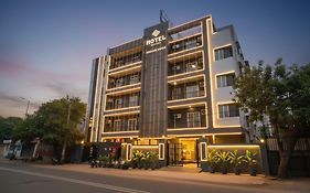 Fabhotel Roseman